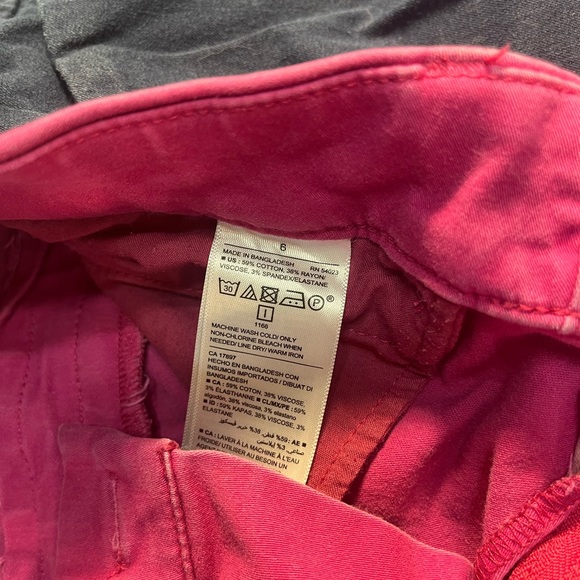 2 pairs Old Navy Pixie Pants Size 6 - Picture 3 of 5